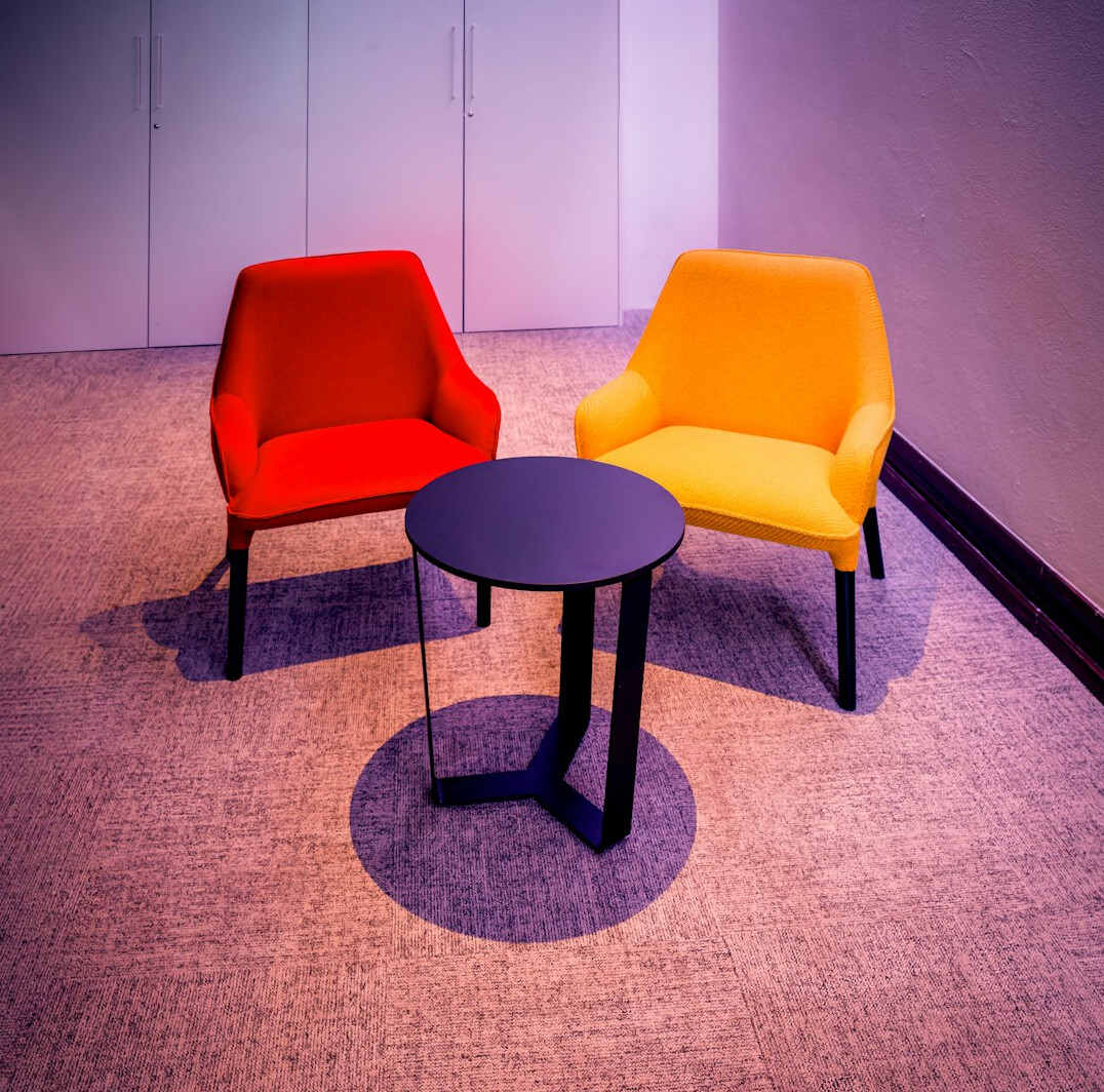Usability and focus group room with a round table and comfortable chairs